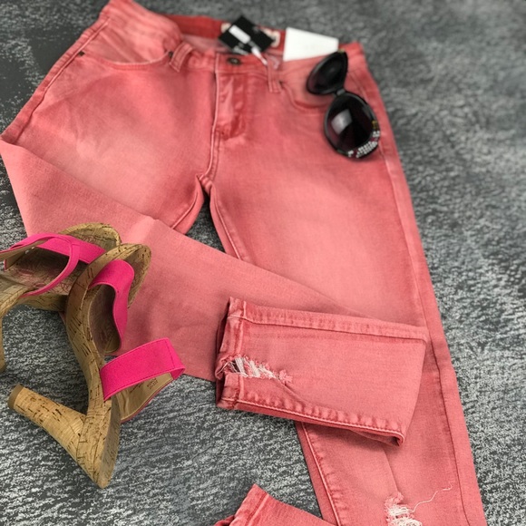 Distressed skinny Jeans in Coral - Picture 2 of 7